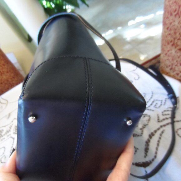 Tod's Dark Navy Blue Smooth Calf Leather "D" Shoulder Bag - Picture 14 of 16